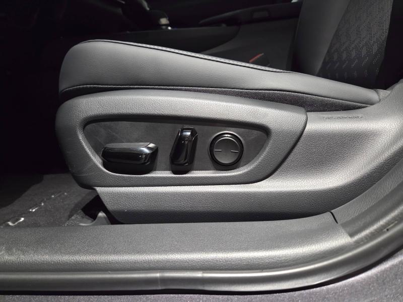 Photo 13 de l’annonce de LEXUS UX d’occasion à vendre à AUBIÈRE