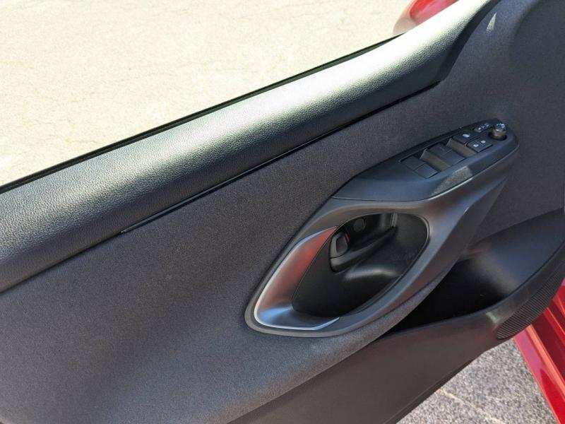 Photo 12 de l’annonce de TOYOTA Yaris d’occasion à vendre à AIX-EN-PROVENCE