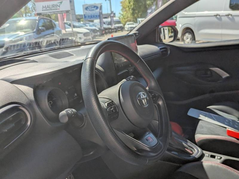 Photo 14 de l’annonce de TOYOTA Yaris d’occasion à vendre à AIX-EN-PROVENCE