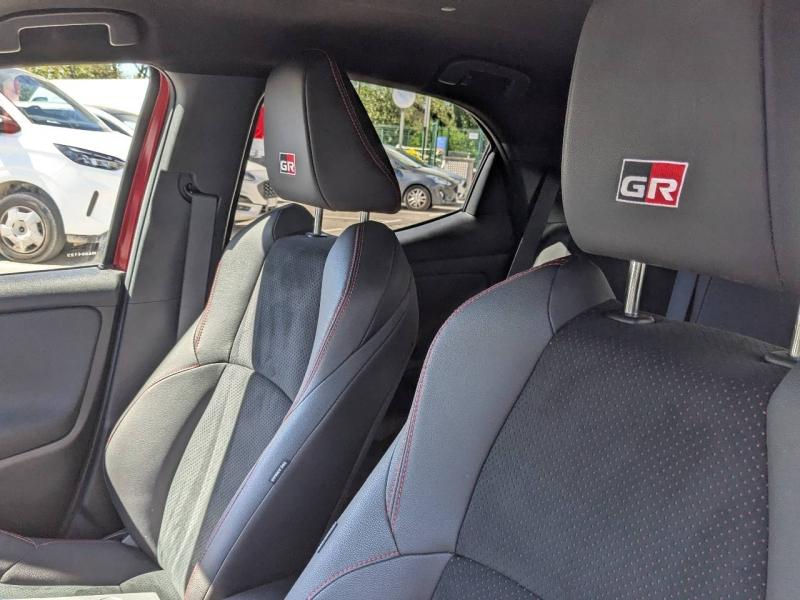 Photo 15 de l’annonce de TOYOTA Yaris d’occasion à vendre à AIX-EN-PROVENCE