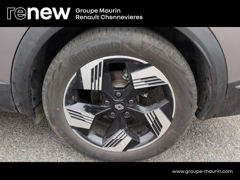 Photo 9 de l’annonce de RENAULT  d’occasion à vendre à CHENNEVIÈRES-SUR-MARNE