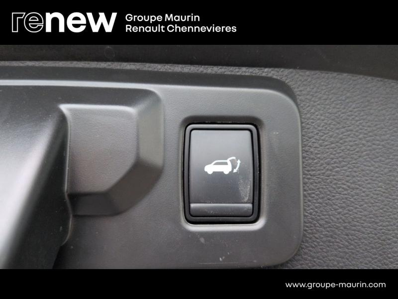 Photo 15 de l’annonce de RENAULT  d’occasion à vendre à CHENNEVIÈRES-SUR-MARNE