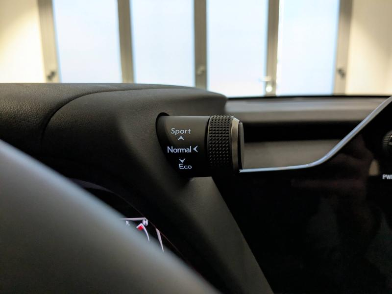 Photo 9 de l’annonce de LEXUS UX d’occasion à vendre à AUBIÈRE