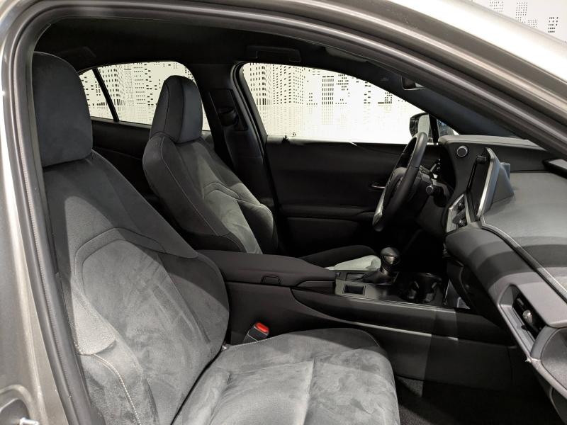 Photo 10 de l’annonce de LEXUS UX d’occasion à vendre à AUBIÈRE