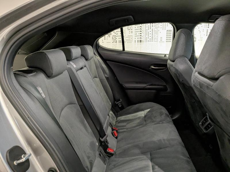 Photo 11 de l’annonce de LEXUS UX d’occasion à vendre à AUBIÈRE
