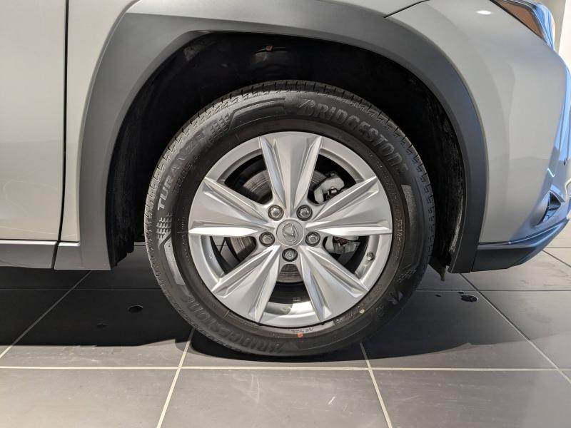 Photo 18 de l’annonce de LEXUS UX d’occasion à vendre à AUBIÈRE