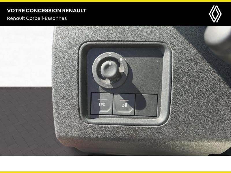 Photo 20 de l’annonce de DACIA Duster d’occasion à vendre à CORBEIL-ESSONNES