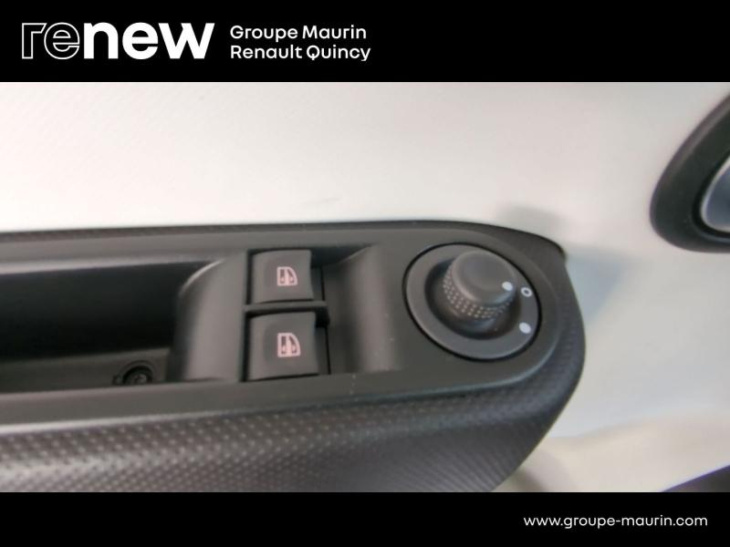 Photo 16 de l’annonce de RENAULT Twingo d’occasion à vendre à QUINCY-SOUS-SÉNART