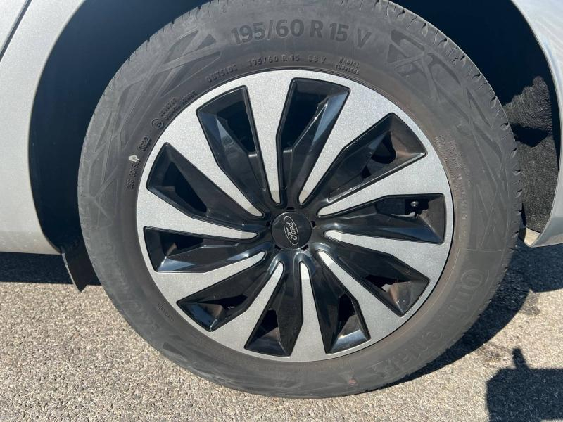 Photo 10 de l’annonce de FORD Fiesta d’occasion à vendre à TOULON