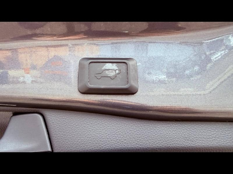 Photo 20 de l’annonce de TOYOTA RAV4 d’occasion à vendre à VITROLLES