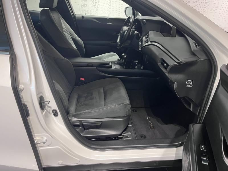 Photo 18 de l’annonce de LEXUS UX d’occasion à vendre à LATTES
