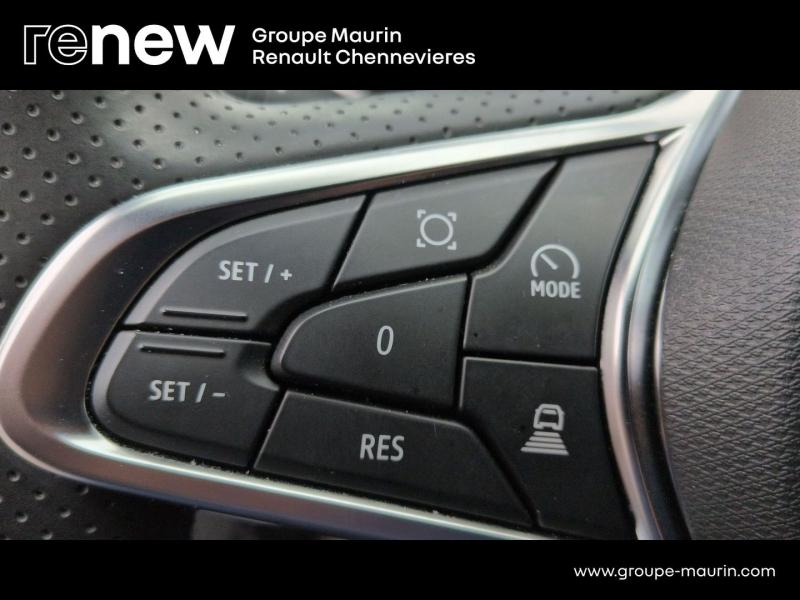 Photo 20 de l’annonce de RENAULT  d’occasion à vendre à CHENNEVIÈRES-SUR-MARNE