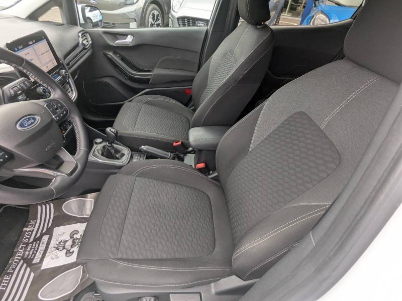 Photo 10 de l’annonce de FORD Fiesta d’occasion à vendre à FRÉJUS