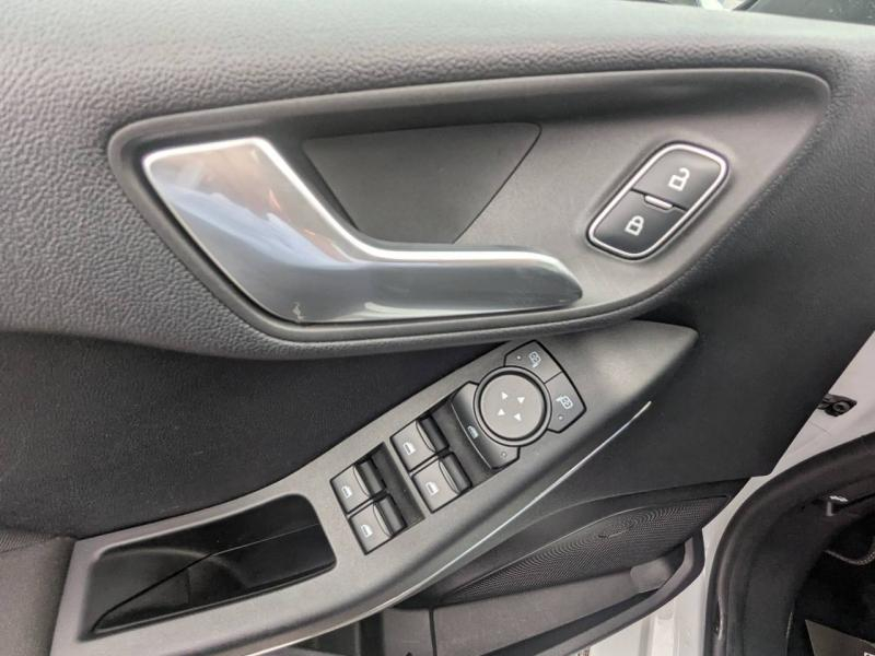 Photo 12 de l’annonce de FORD Fiesta d’occasion à vendre à FRÉJUS