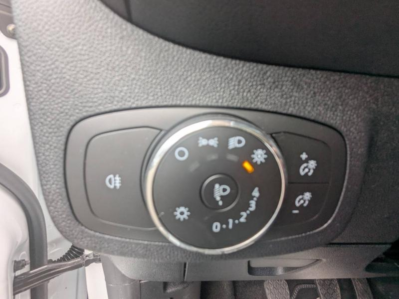 Photo 13 de l’annonce de FORD Fiesta d’occasion à vendre à FRÉJUS