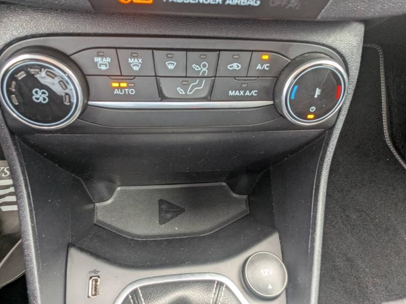 Photo 18 de l’annonce de FORD Fiesta d’occasion à vendre à FRÉJUS