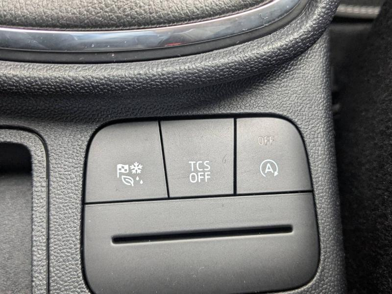 Photo 20 de l’annonce de FORD Fiesta d’occasion à vendre à FRÉJUS