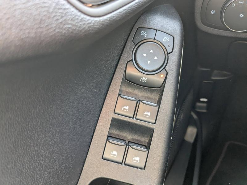 Photo 16 de l’annonce de FORD Fiesta d’occasion à vendre à DRAGUIGNAN