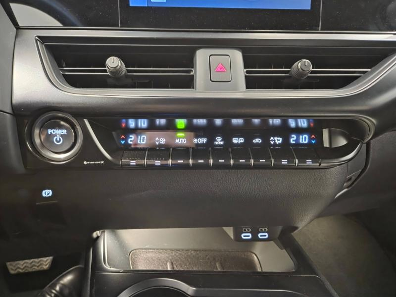 Photo 9 de l’annonce de LEXUS UX d’occasion à vendre à AUBIÈRE