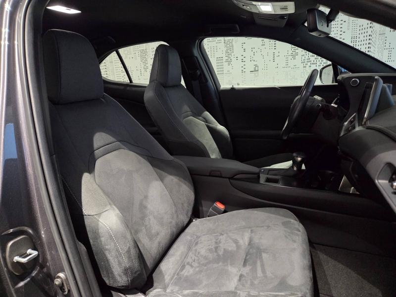 Photo 11 de l’annonce de LEXUS UX d’occasion à vendre à AUBIÈRE