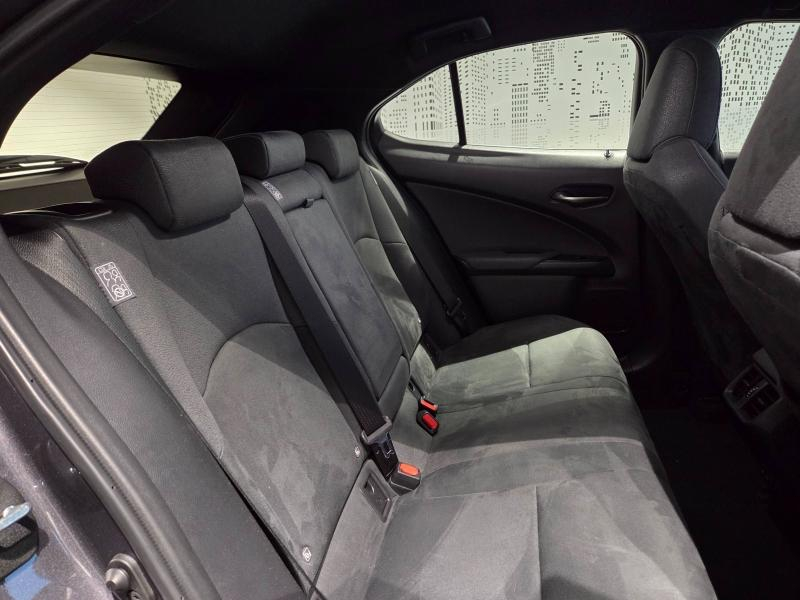 Photo 12 de l’annonce de LEXUS UX d’occasion à vendre à AUBIÈRE