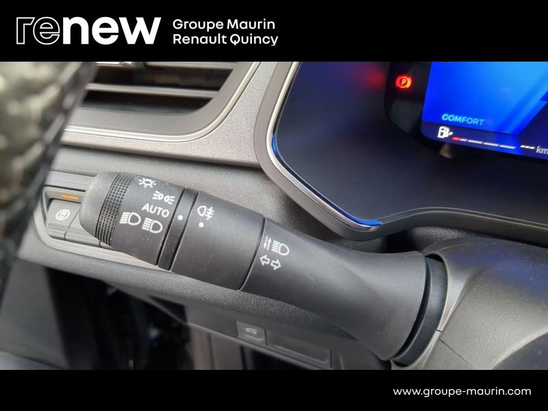 Photo 16 de l’annonce de RENAULT  d’occasion à vendre à QUINCY-SOUS-SÉNART
