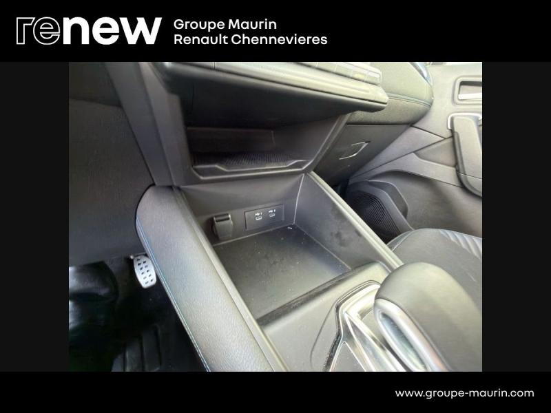 Photo 8 de l’annonce de RENAULT  d’occasion à vendre à CHENNEVIÈRES-SUR-MARNE