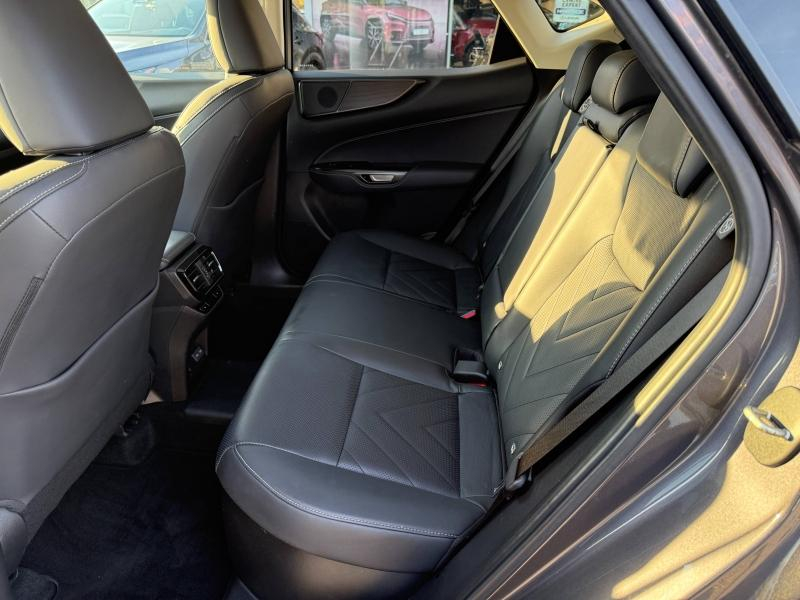 Photo 20 de l’annonce de LEXUS NX d’occasion à vendre à AUBIÈRE