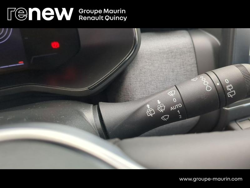 Photo 15 de l’annonce de RENAULT Clio d’occasion à vendre à QUINCY-SOUS-SÉNART