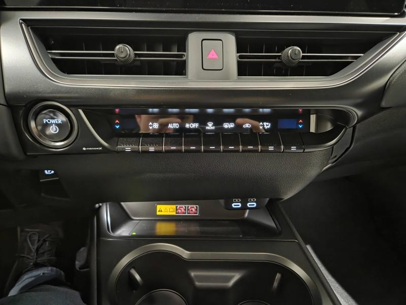 Photo 8 de l’annonce de LEXUS UX d’occasion à vendre à AUBIÈRE