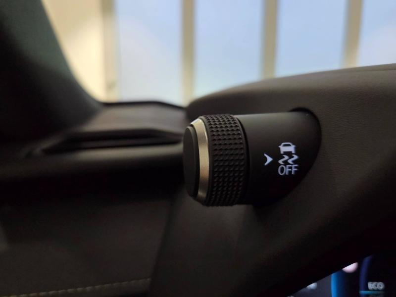 Photo 10 de l’annonce de LEXUS UX d’occasion à vendre à AUBIÈRE