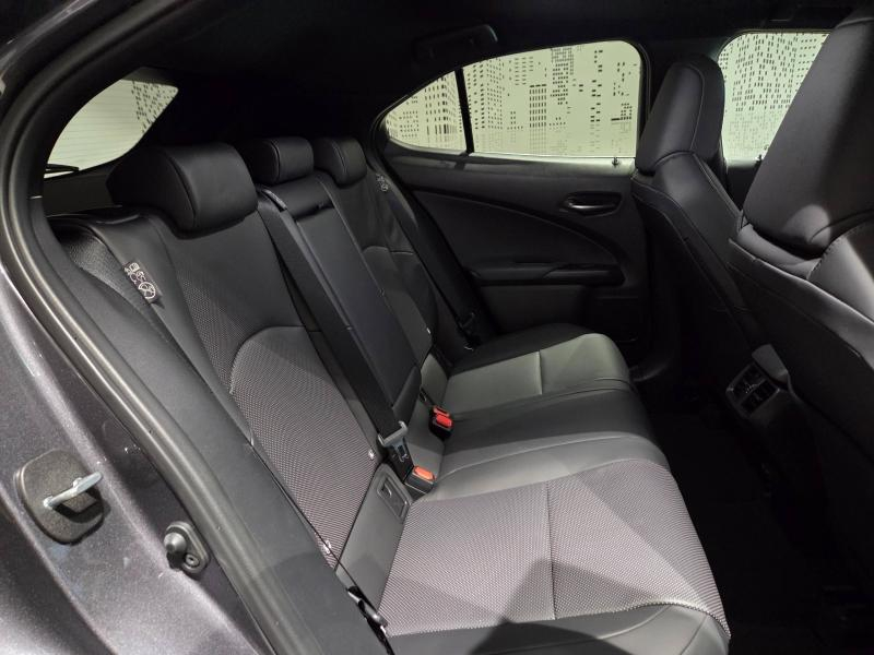 Photo 19 de l’annonce de LEXUS UX d’occasion à vendre à AUBIÈRE