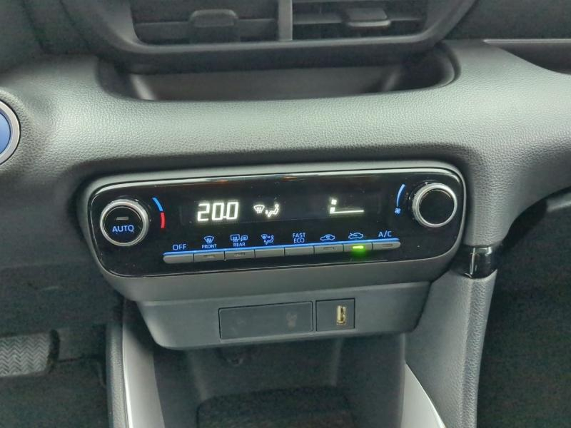 Photo 12 de l’annonce de TOYOTA Yaris d’occasion à vendre à MONTFAVET