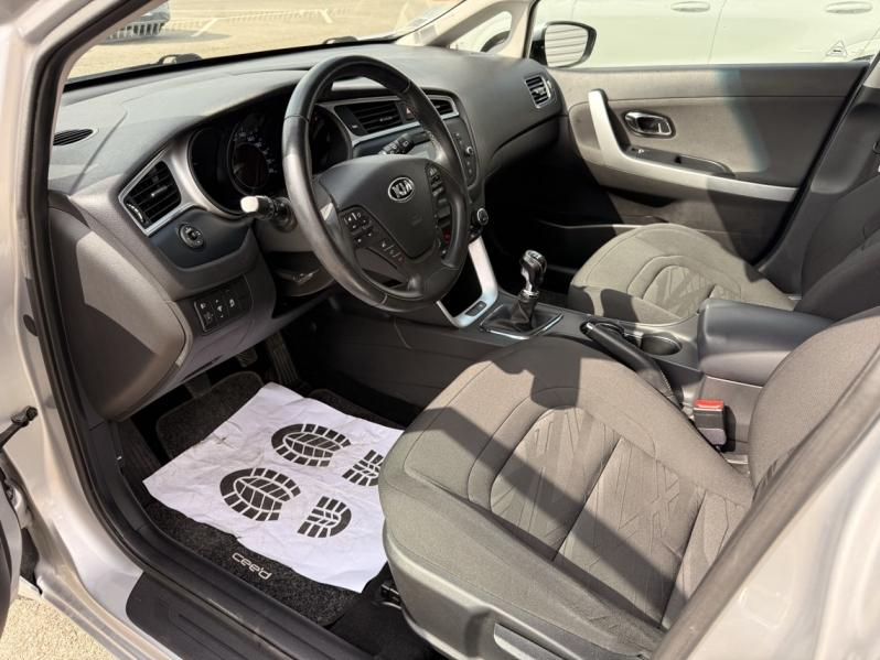 Photo 14 de l’annonce de KIA Cee'd d’occasion à vendre à AUBAGNE