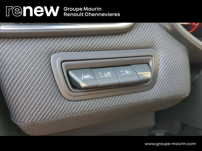 Photo 20 de l’annonce de RENAULT Clio d’occasion à vendre à CHENNEVIÈRES-SUR-MARNE