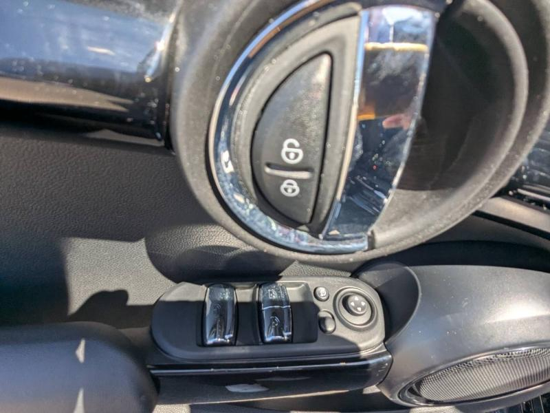 Photo 13 de l’annonce de MINI Cabrio d’occasion à vendre à FRÉJUS