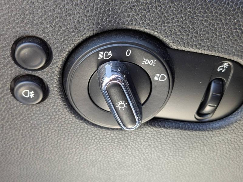 Photo 14 de l’annonce de MINI Cabrio d’occasion à vendre à FRÉJUS