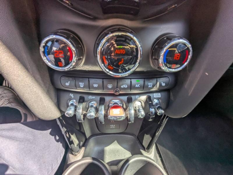 Photo 18 de l’annonce de MINI Cabrio d’occasion à vendre à FRÉJUS