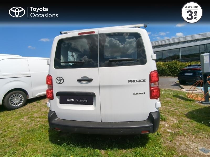 Photo 4 de l’annonce de TOYOTA ProAce Combi d’occasion à vendre à AUBIÈRE