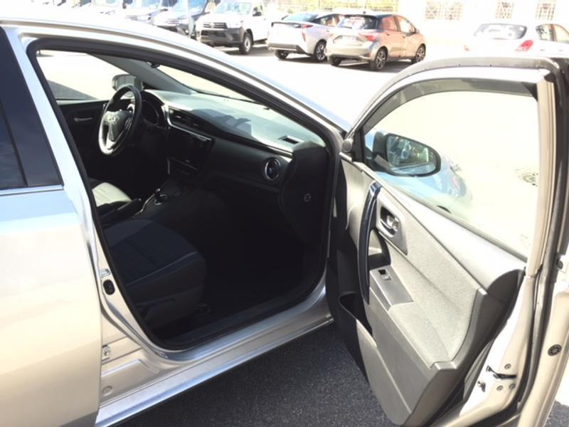 Photo 8 de l’annonce de TOYOTA Auris d’occasion à vendre à LATTES