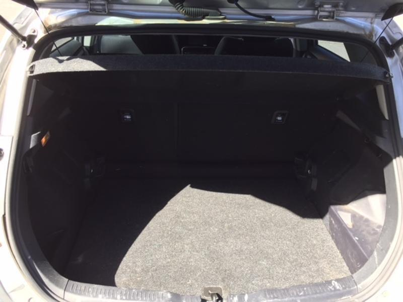 Photo 9 de l’annonce de TOYOTA Auris d’occasion à vendre à LATTES