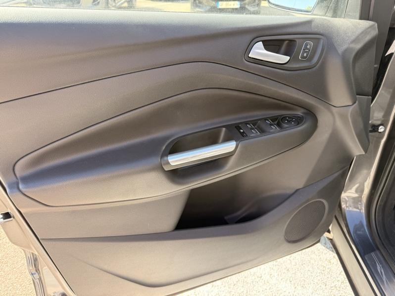 Photo 9 de l’annonce de FORD Kuga d’occasion à vendre à AUBAGNE