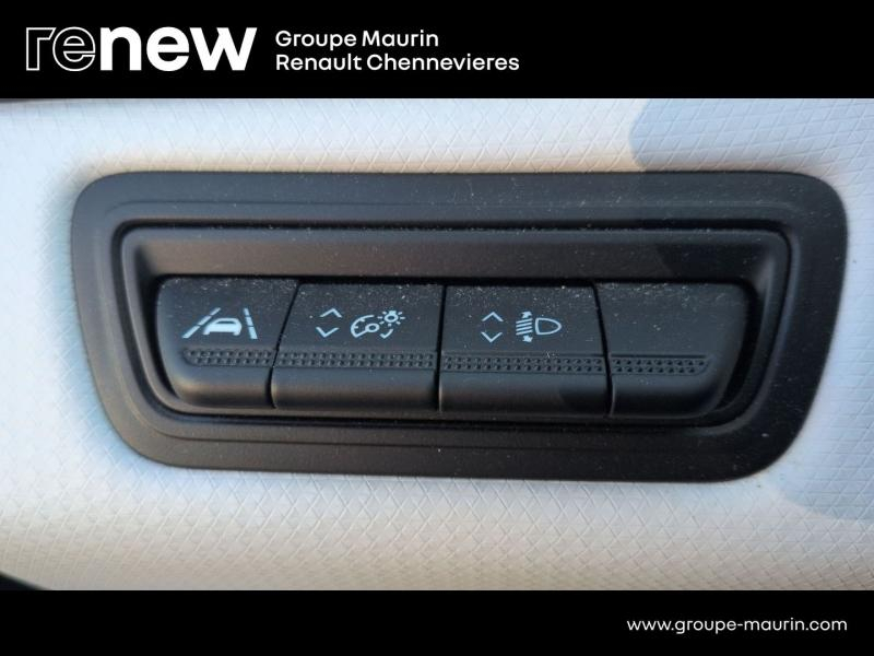 Photo 19 de l’annonce de RENAULT Clio d’occasion à vendre à CHENNEVIÈRES-SUR-MARNE