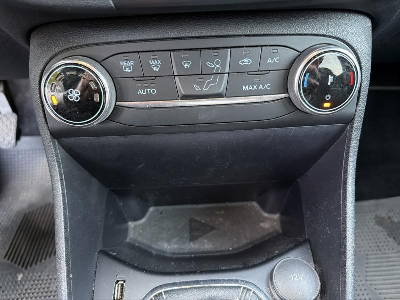 Photo 16 de l’annonce de FORD Fiesta d’occasion à vendre à VITROLLES