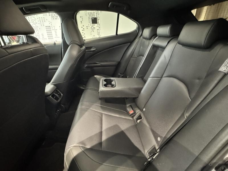 Photo 19 de l’annonce de LEXUS UX d’occasion à vendre à MONTFAVET