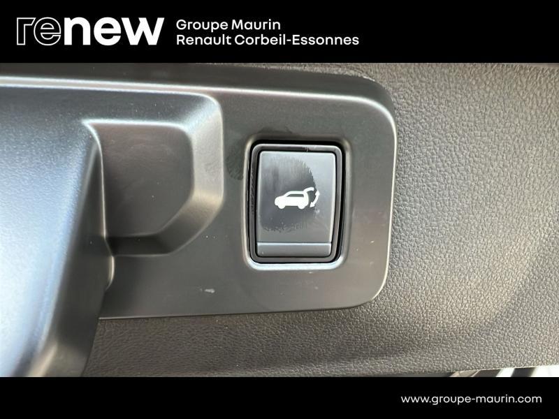 Photo 12 de l’annonce de RENAULT  d’occasion à vendre à CORBEIL-ESSONNES