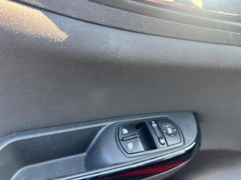 Photo 14 de l’annonce de OPEL Corsa d’occasion à vendre à TOULON