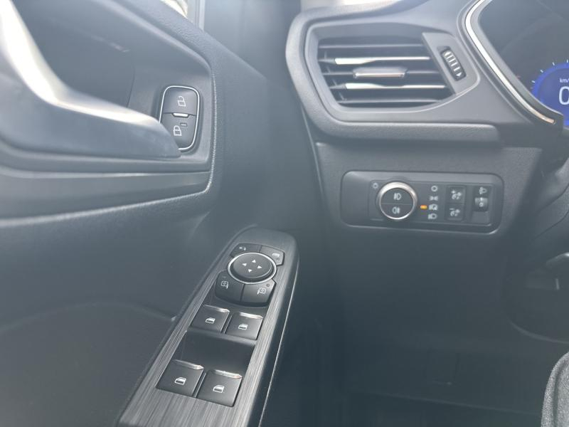 Photo 14 de l’annonce de FORD Kuga d’occasion à vendre à MARTIGUES