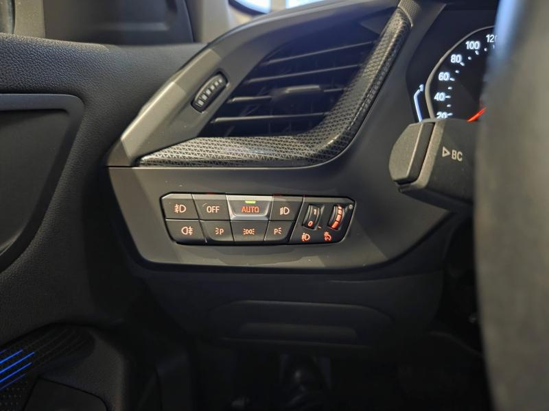 Photo 11 de l’annonce de BMW Série 1 d’occasion à vendre à AUBIÈRE