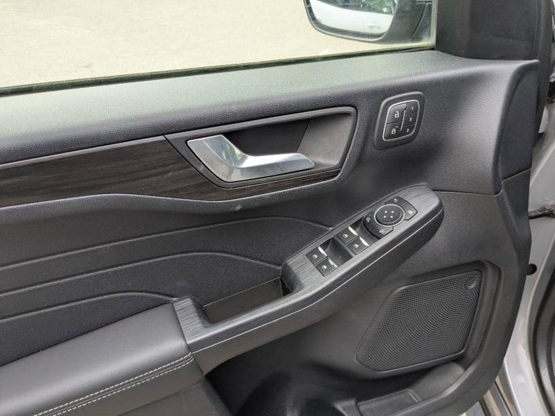 Photo 14 de l’annonce de FORD Kuga d’occasion à vendre à AIX-EN-PROVENCE